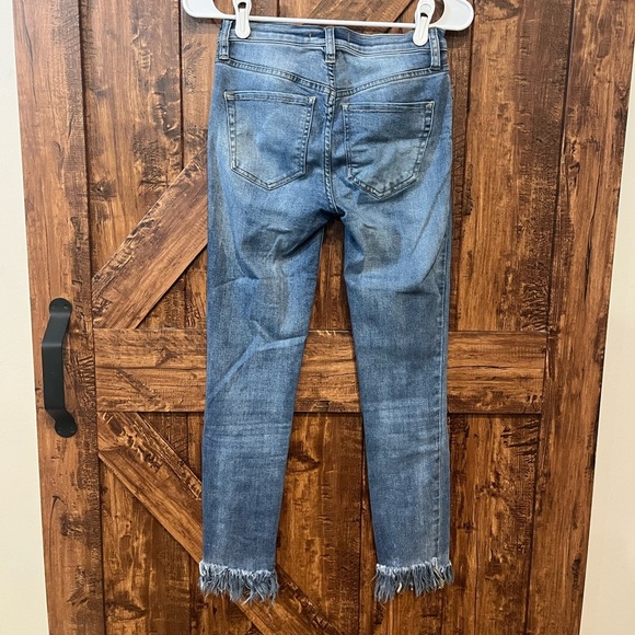 Free People Womens sz 25 waist‎ distressed blue denim jeans with frayed ankles - Picture 2 of 5